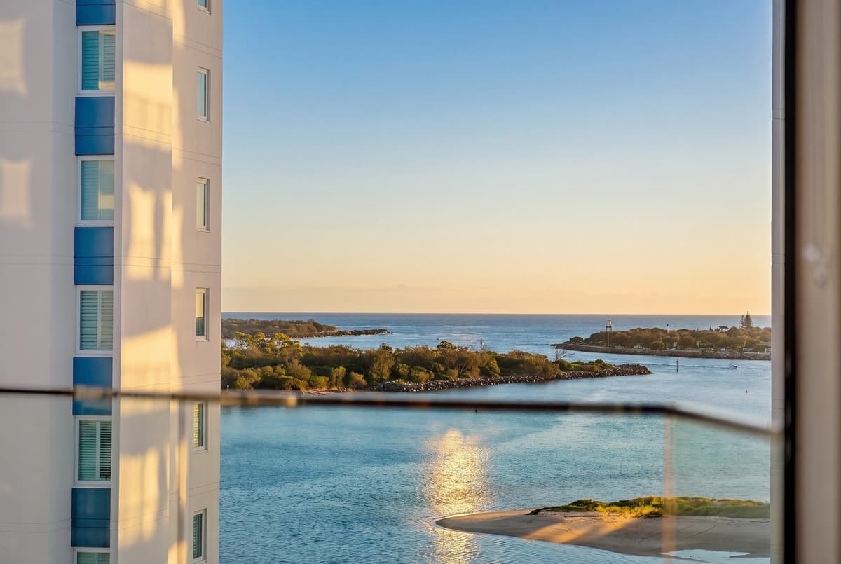 1003/41 Labrador Street, Labrador