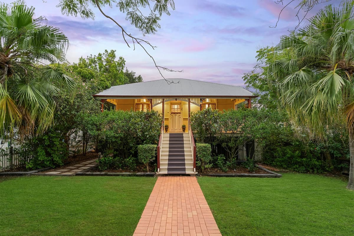 100 Lynne Grove Avenue, Corinda